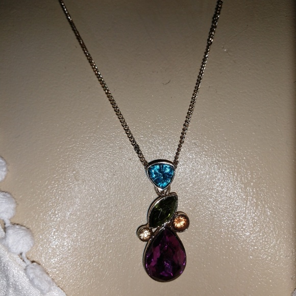 Earring and necklace set - Picture 3 of 6